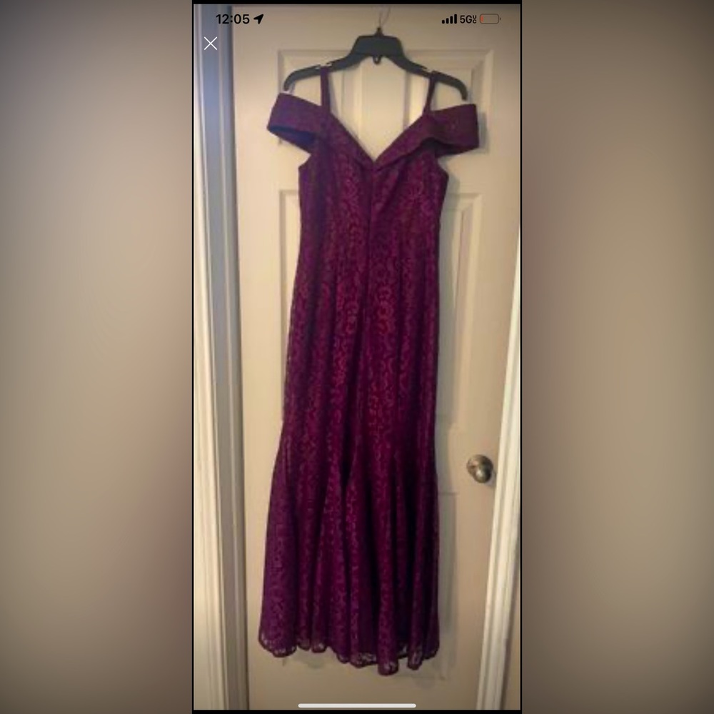 Long lace gown size 8